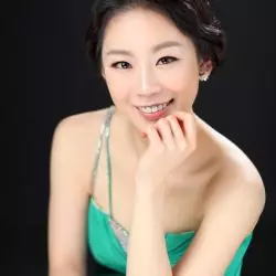 Yoonie Han