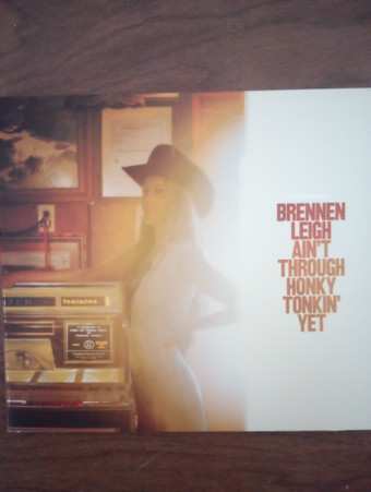 Album Brennen Leigh: Ain't Through Honky Tonkin' Yet