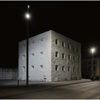 CD CAR, THE GARDEN: Apartment