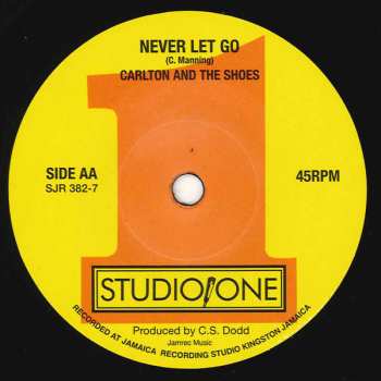 SP Carlton And The Shoes: Love Me Forever / Never Let Go  478694