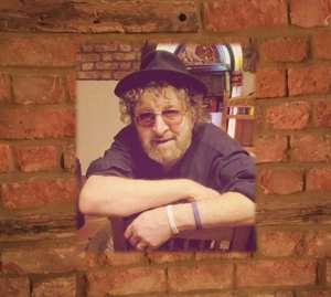 Album Chas Hodges: Right At Home