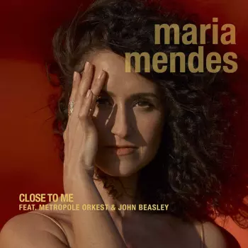 Maria Mendes: Close To Me