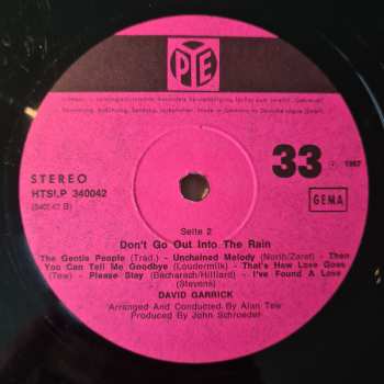 LP David Garrick: Don't Go Out Into The Rain