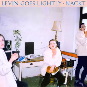 Levin Goes Lightly: Nackt