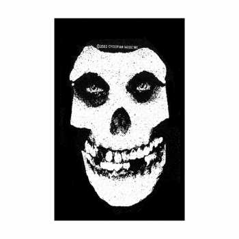Merch Misfits: Nášivka White Skull