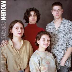 Album Mourn: Sorpresa Familia