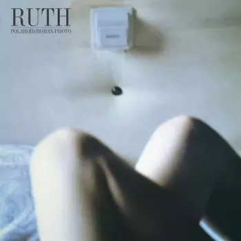 Ruth: Polaroïd/Roman/Photo
