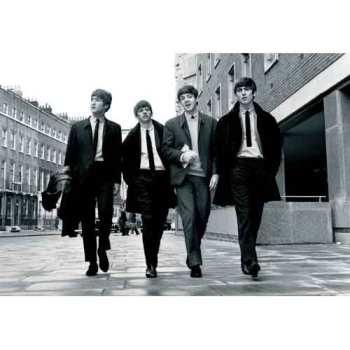 Merch The Beatles: Pohlednice Walking In London
